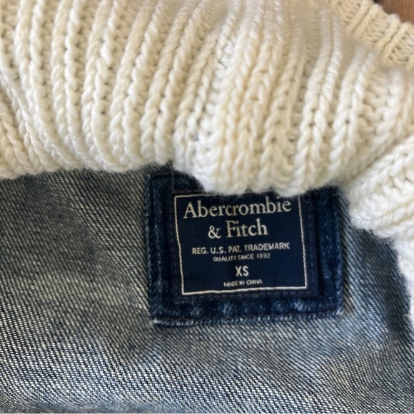 Abercrombie & Fitch Scarf Attached Denim Jean Jacket Trucker Cropped XS NWT - Picture 5 of 12